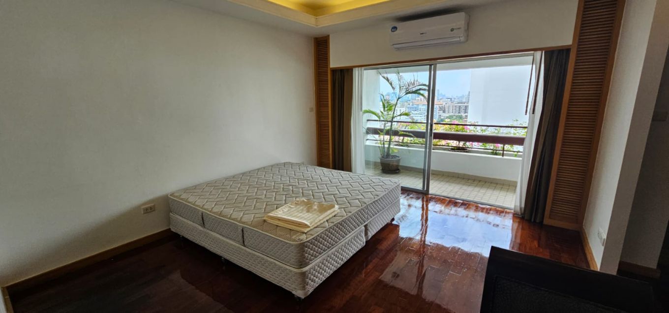 3 Bedrooms, 3 Bathrooms + Maid Quarter 9th Floor 250sqm Esmeralda Apartments For Rent