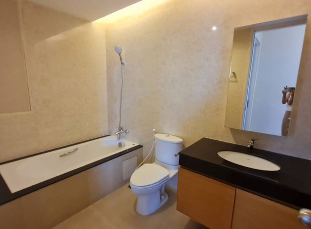 3 Bedrooms, 3 Bathrooms 197 sqm 6th Flr Baan Jamjuree For Rent