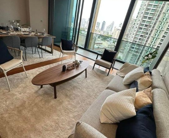 2 Bedrooms, 2 Bathrooms 104 sqm 10th Flr The Estelle For Rent