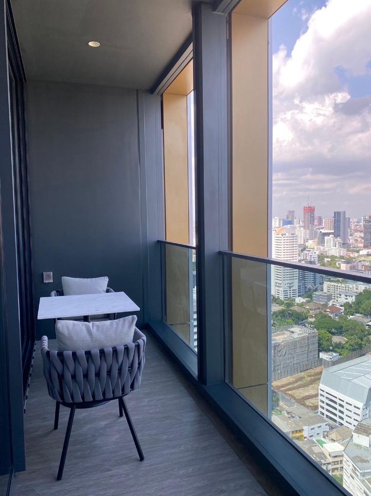 2 Bedrooms, 2 Bathrooms 102sqm 29th Flr The Estelle Phrom Phong For Rent