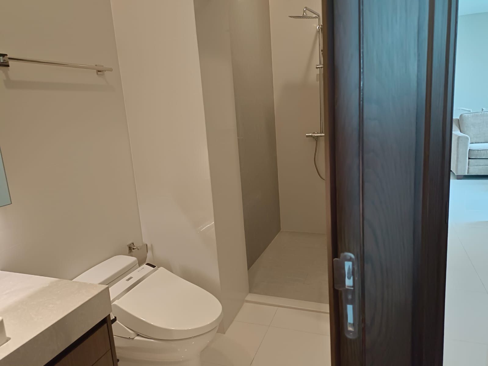 2 Bedrooms, 2 Bathrooms 113.43sqm Q House Condo Sukhumvit 79 For Rent