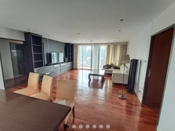 3 bedrooms 3 bathrooms urbana langsuan for rent