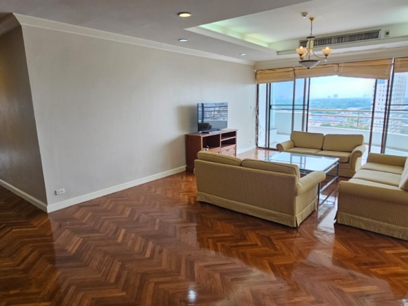 3 Bedrooms, 3 Bathrooms + Maid quarter 300sqm Baan Yen Akard For Rent