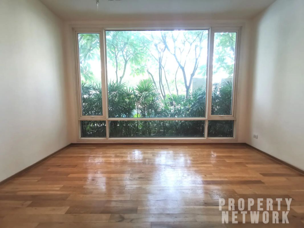 3 Bedrooms, 4 Bathrooms Size 453.36sqm The Empire Place For Rent 170,000 THB For Sale 66MTHB
