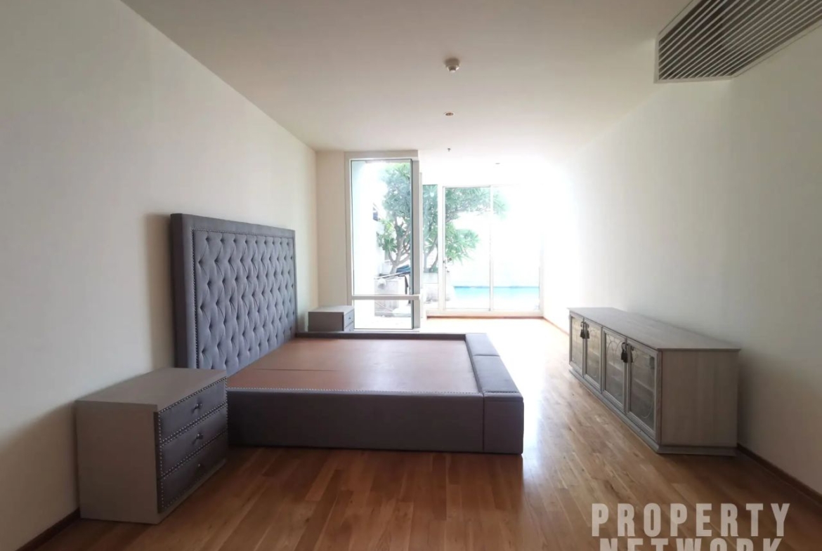 3 Bedrooms, 4 Bathrooms Size 453.36sqm The Empire Place For Rent 170,000 THB For Sale 66MTHB