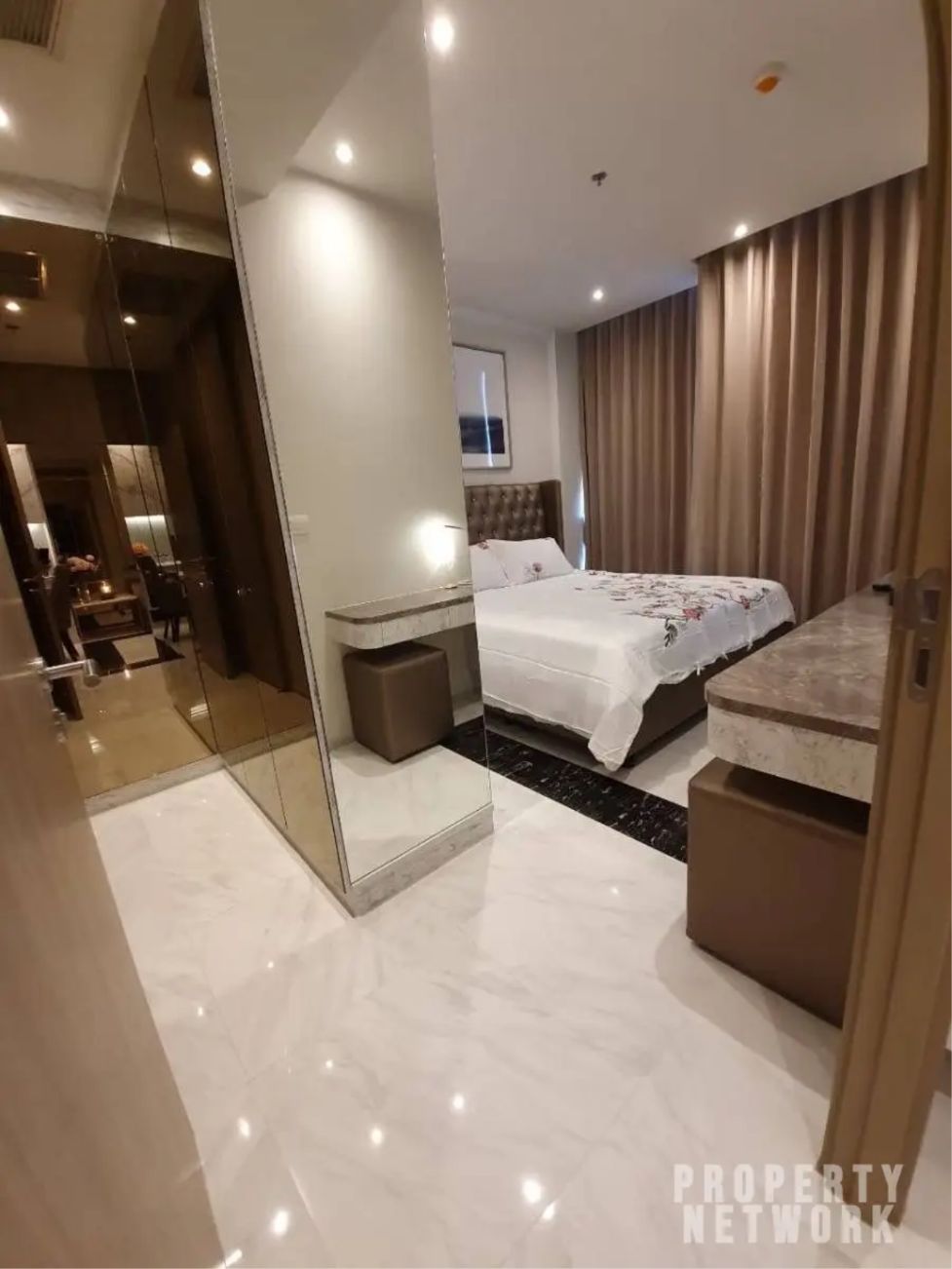 2 Bedrooms 1 Bathrooms Size 70sqm. Noble Ploenchit for Rent