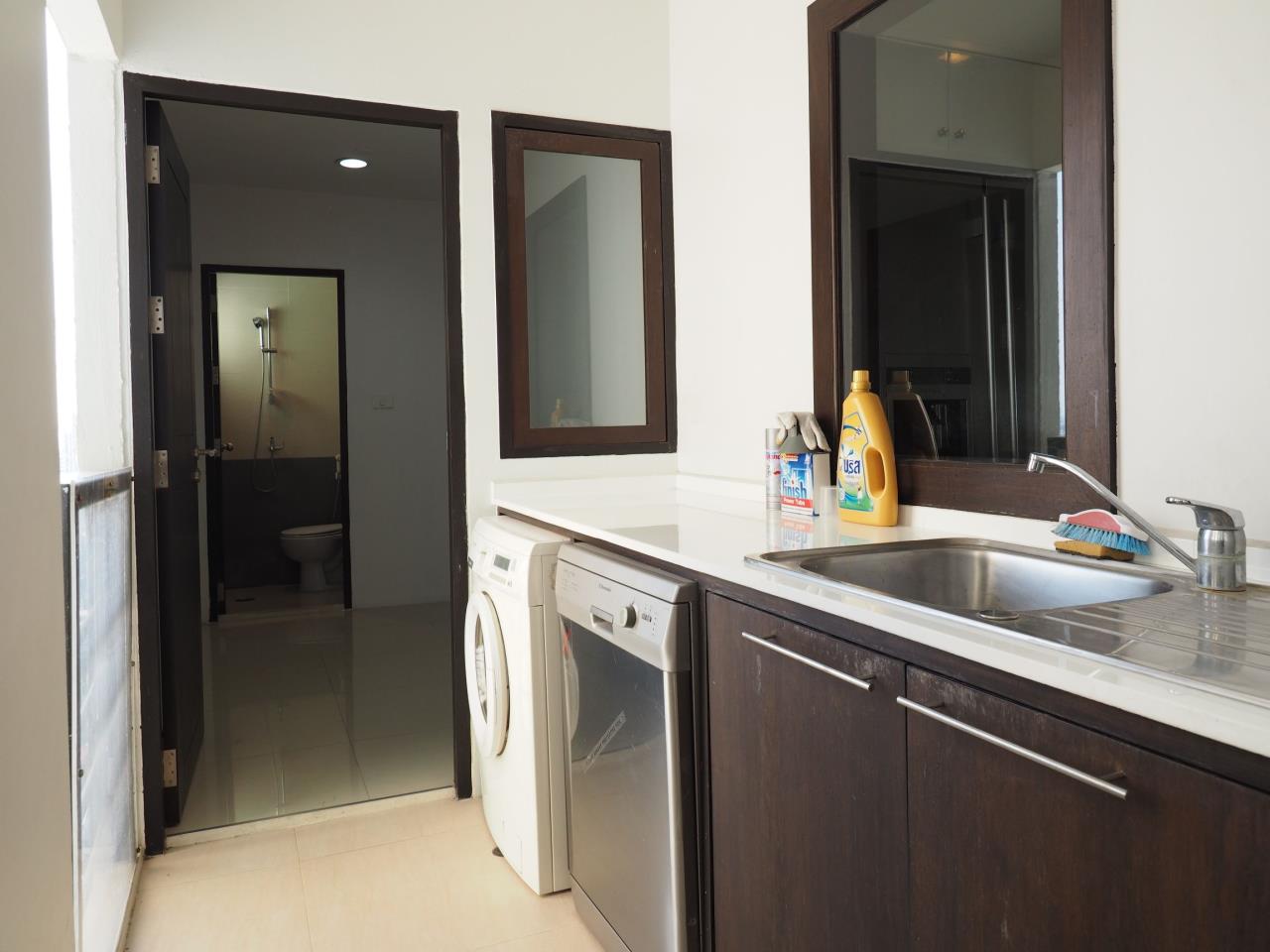 3 Bedrooms 3 Bathrooms Size 200.12 at Sathorn Gardens for Rent