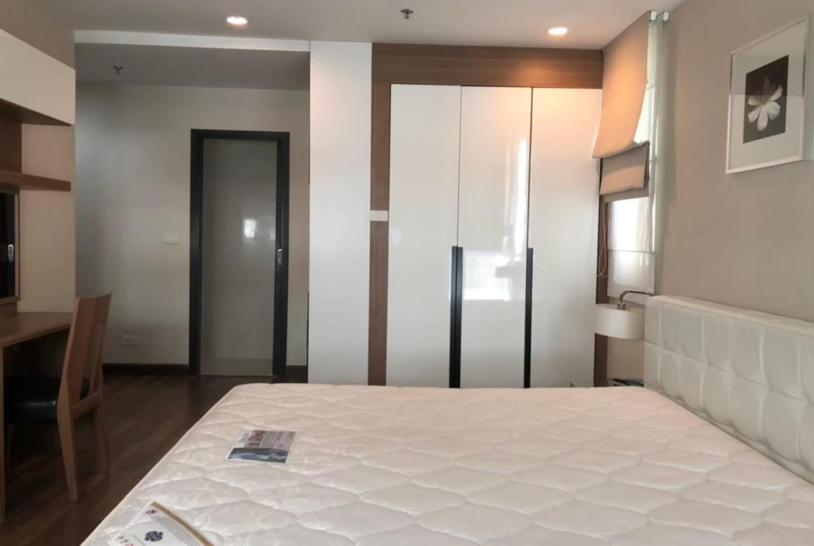 2 bedrooms 2 bathrooms the rajdamri serviced residence for rent