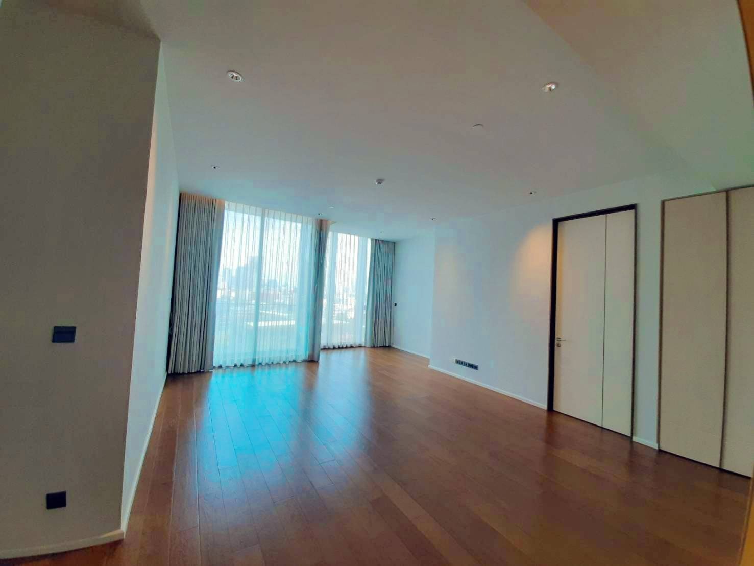 2 Bedrooms, 2 Bathrooms 106sqm size Kraam Sukhumvit 26 For Rent 95000THB For Sale 33000000THB