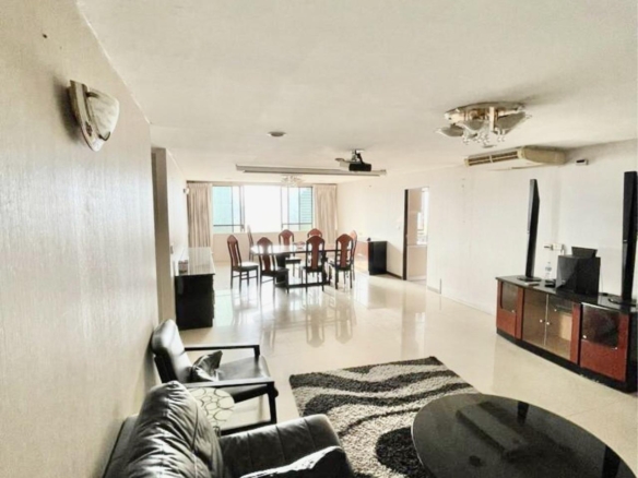 3 bedrooms 3 bathrooms empire house ekamai 12 condominium for rent