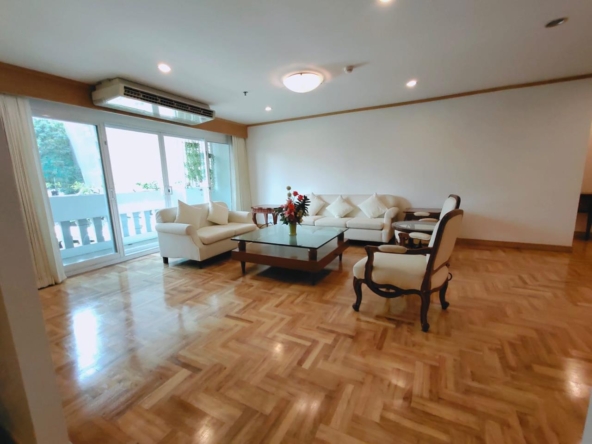 3 Bedrooms, 3 Bathrooms 315sqm size GM Residence For Rent 90,000 THB