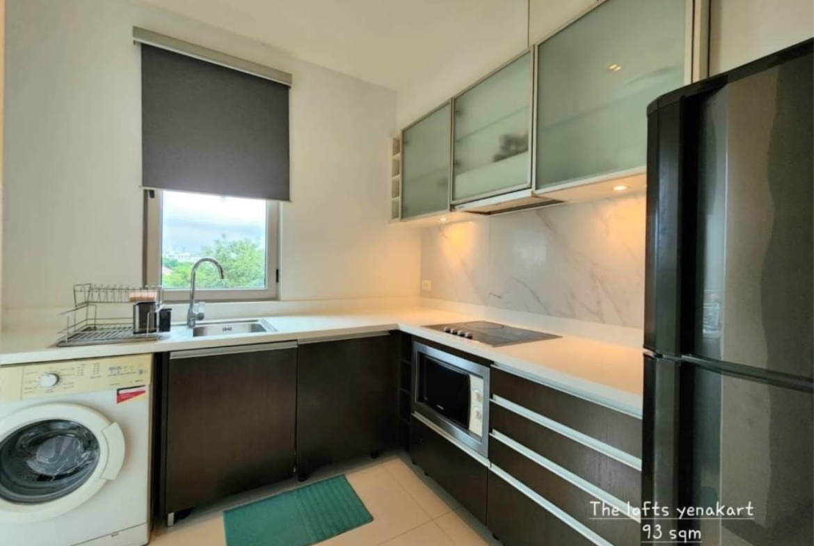 2 Bedrooms 2 Bathrooms Size 93sqm. The Lofts Yen Akat for Rent