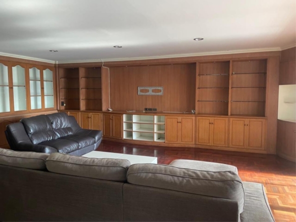 3 bedrooms 3 bathrooms Size regency court for rent