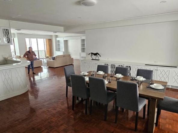 4 bedrooms 4 bathrooms Size regency court for rent