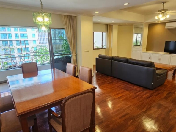 3 bedrooms 3 bathrooms le cullinan Sukhumvit for rent
