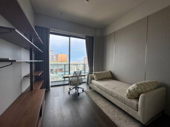 3 bedrooms 3 bathrooms tela thonglor for sale