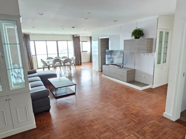 3 Bedrooms 3 Bathrooms Size 220sqm Sathorn Gardens 36 for Rent