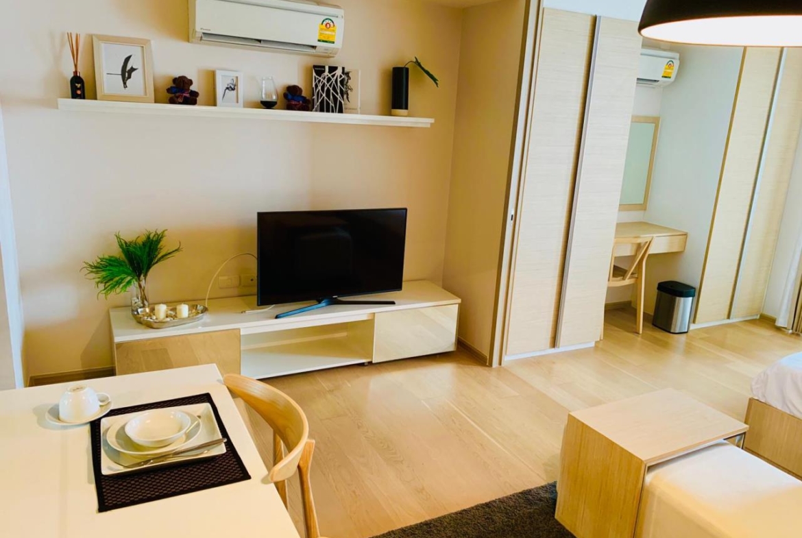 1 Bedroom, 1 Bathroom 38sqm size Liv At 49 for Rent 25,000THB
