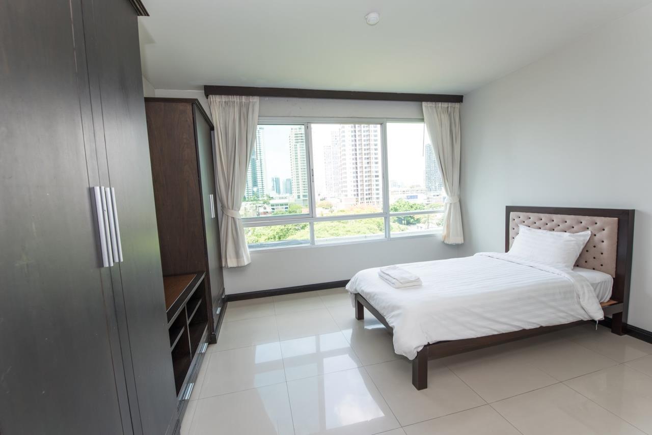 4 Bedrooms, 4 Bathrooms 230sqm size Baan Thirapa for Rent 85,000THB
