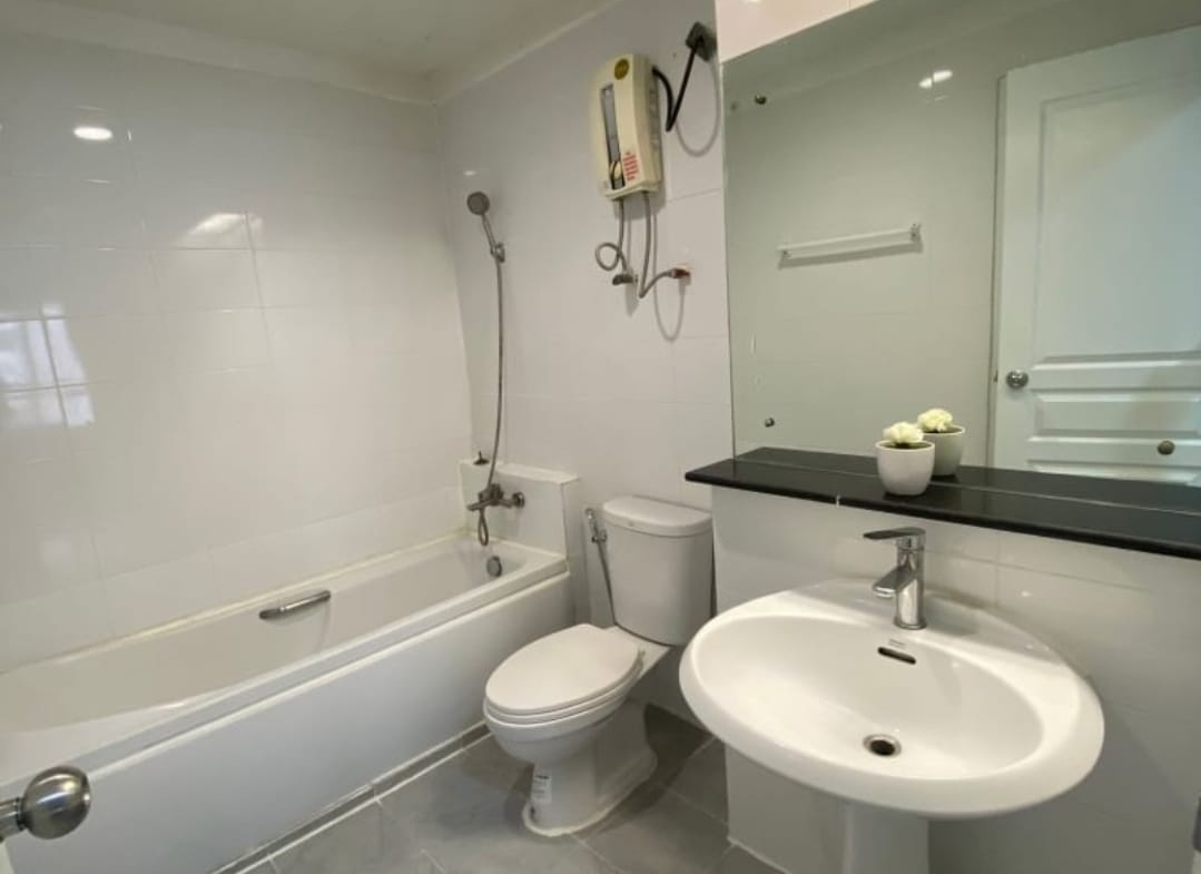 3 Bedrooms, 2 Bathrooms 120sqm size 13th Flr The Waterford Diamond SuKhumvit 30/1 Condominium For Rent 55,000THB