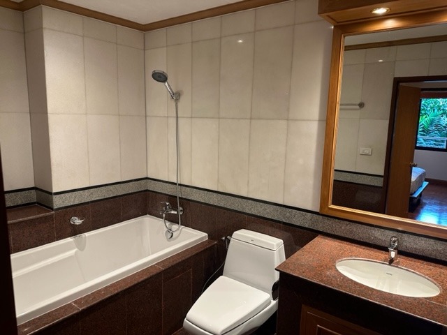 1 Bedroom, 1 Bathroom 80 sqm size Supreme Ville For Rent 39,000THB