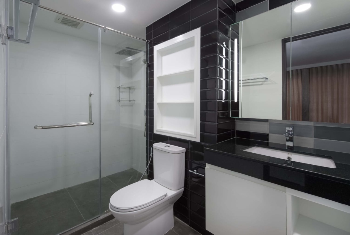 2 Bedrooms, 2 Bathrooms 100 sqm size Aashiana Sukhumvit 26 For Rent 65,000THB
