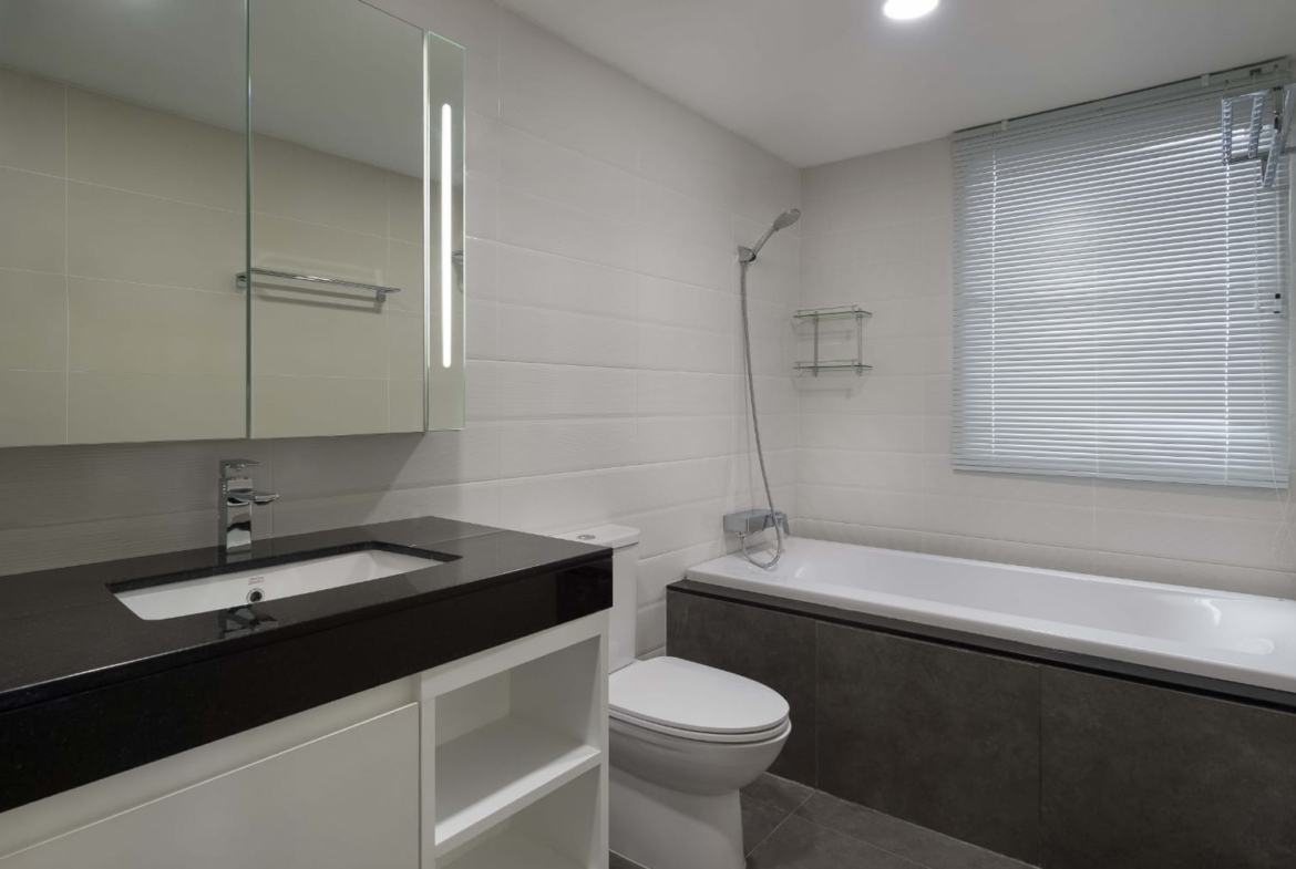 2 Bedrooms, 2 Bathrooms 100 sqm size Aashiana Sukhumvit 26 For Rent 65,000THB