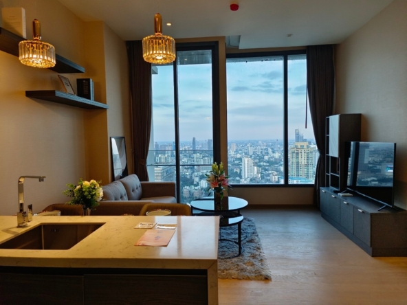 3 Bedrooms, 3 Bathrooms 205sqm size 33rd Floor The Ritz Carlton For Rent