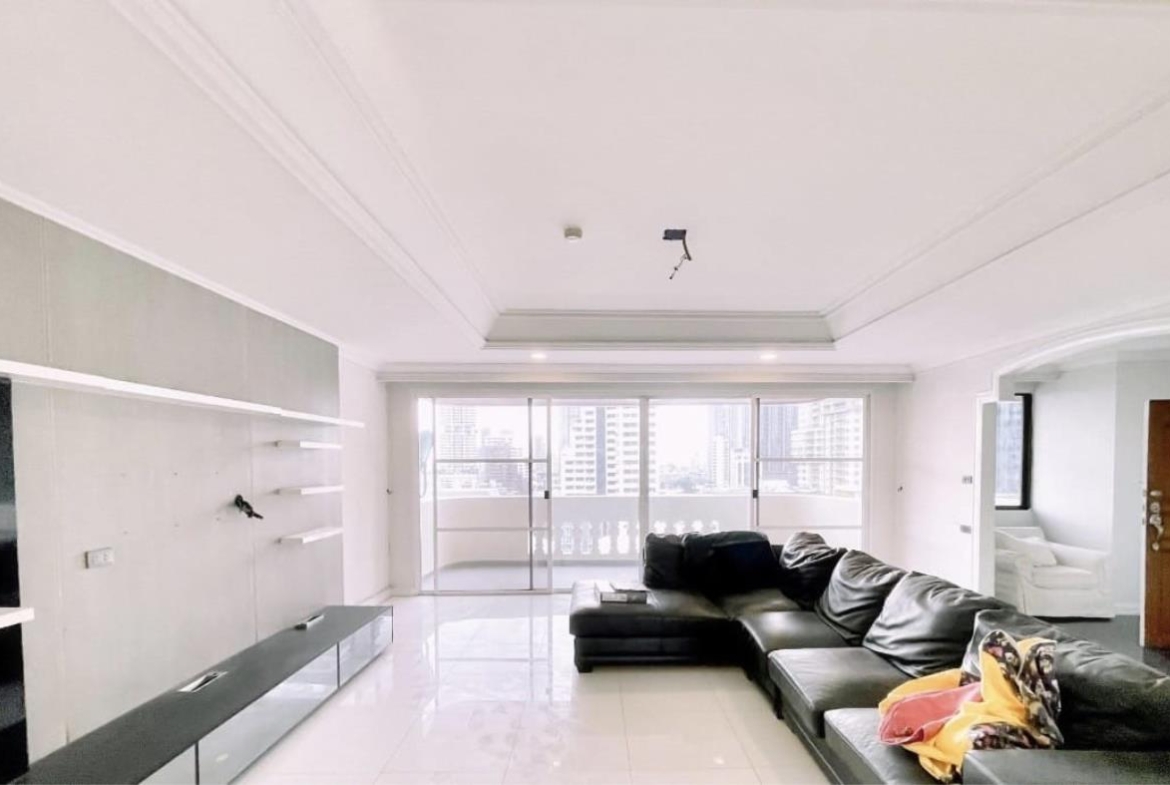 3 Bedrooms, 4 Bathrooms 300sqm size Charan Tower for Rent