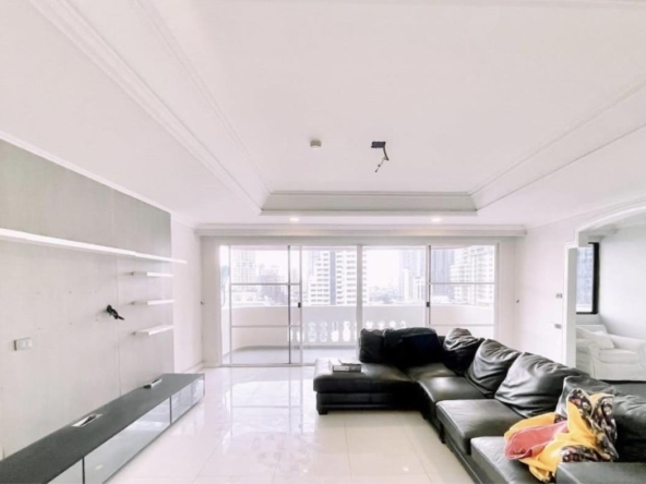 3 Bedrooms, 4 Bathrooms 300sqm size Charan Tower for Rent