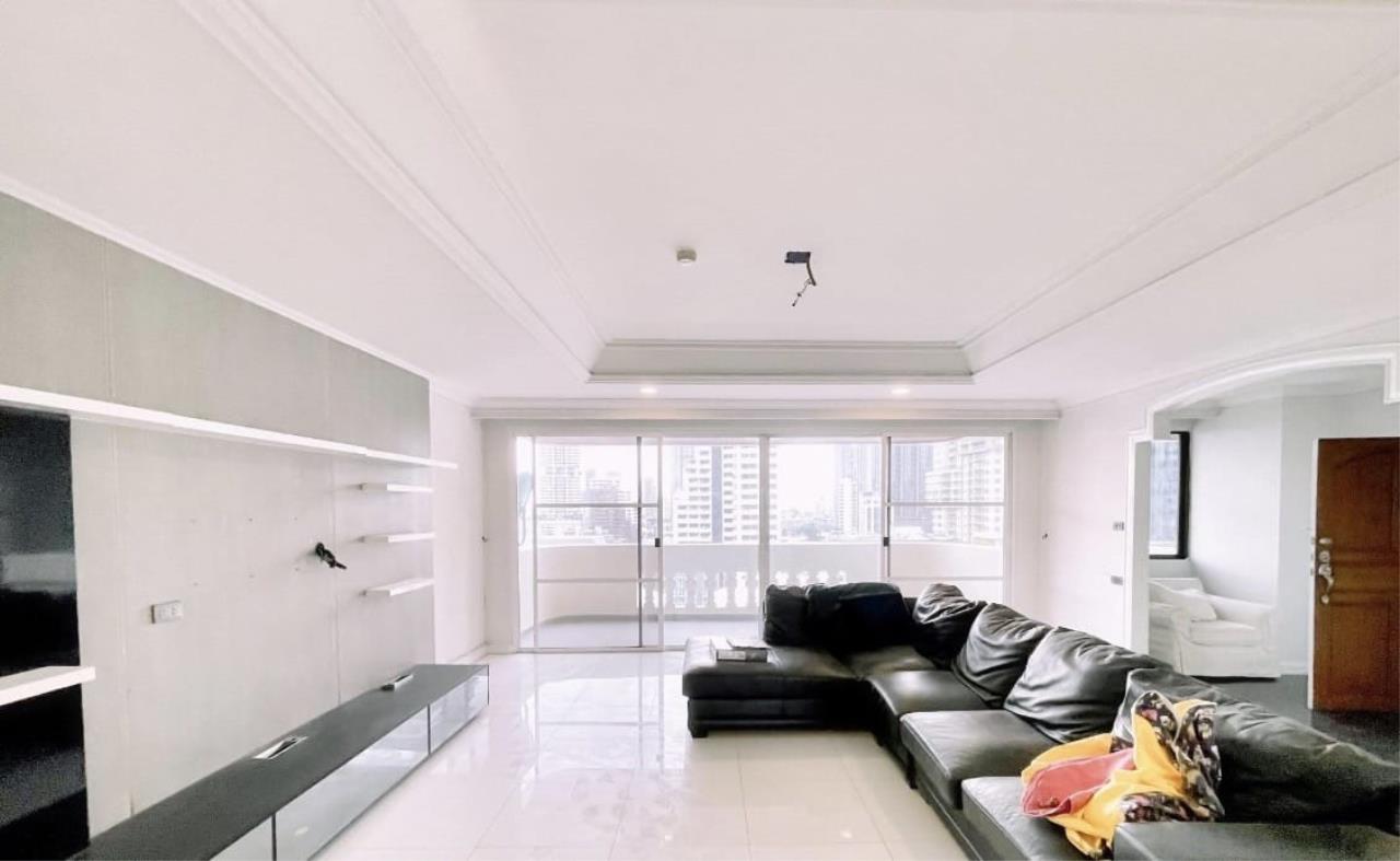 3 Bedrooms, 4 Bathrooms 300sqm size Charan Tower for Rent