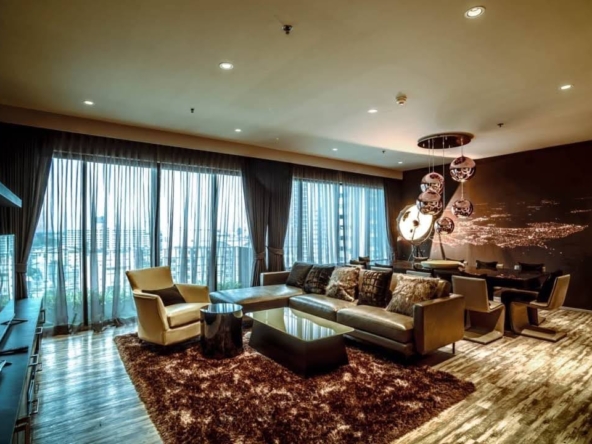 2+1 Bedrooms, 3 Bathrooms 136 sqm size at The Emporio Place - Sukhumvit 24 For Rent 120K THB