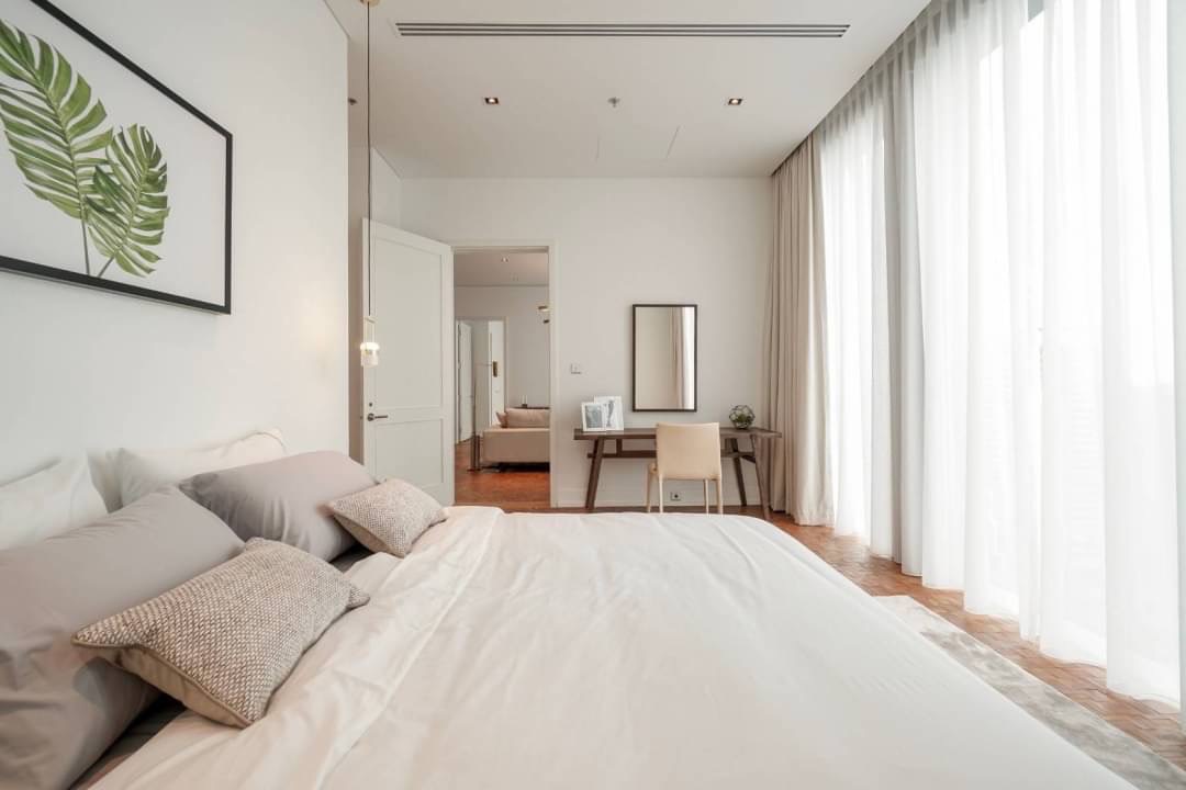 2 Bedrooms, 3 Bathrooms 135 sqm size The Ritz Carlton Residences Bangkok For Rent 150,000THB