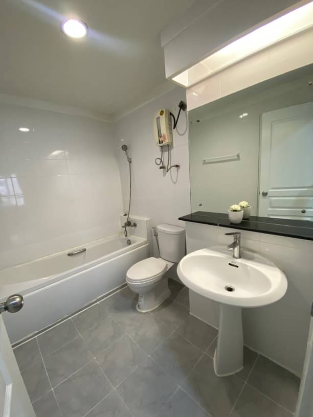 3 Bedrooms, 2 Bathrooms 120 sqm Waterford Diamond Sukhumvit 30/1 For Rent