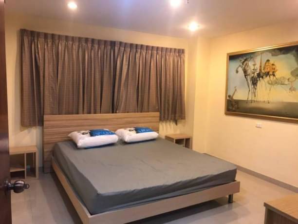 2 Bedrooms, 2 Bathrooms 105 sqm Baan Prompong For Rent 40,000THB