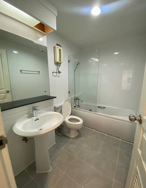 3 Bedrooms, 2 Bathrooms 120 sqm Waterford Diamond Sukhumvit 30/1 For Rent