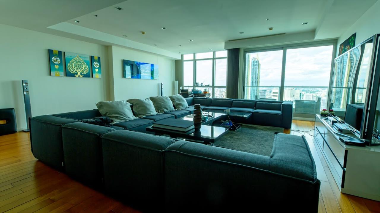 3 Bedrooms, 3 Bathrooms 258 sqm size The River Skyview duplex For Sale 74.5M