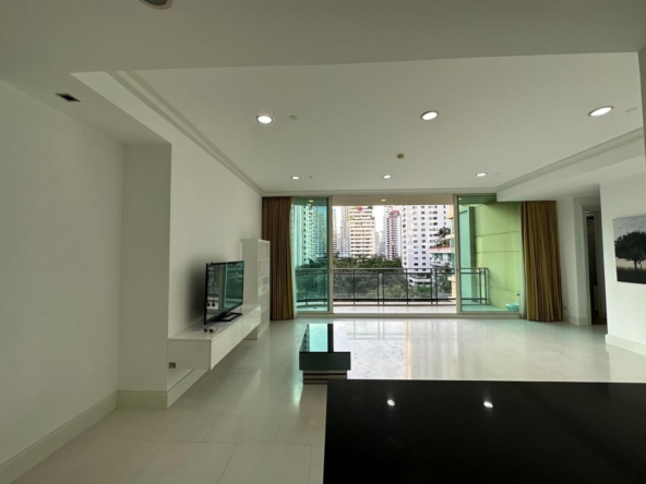 3 Bedrooms 3 Bathrooms Size 146 sqm Royce Private Residence for Rent 85,000 THB for Sale 31MTHB