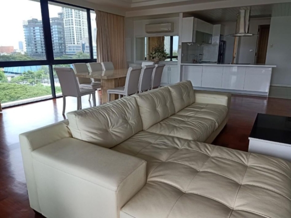 Large 3-BR Condo at Polo Park Condominium near MRT Lumphini