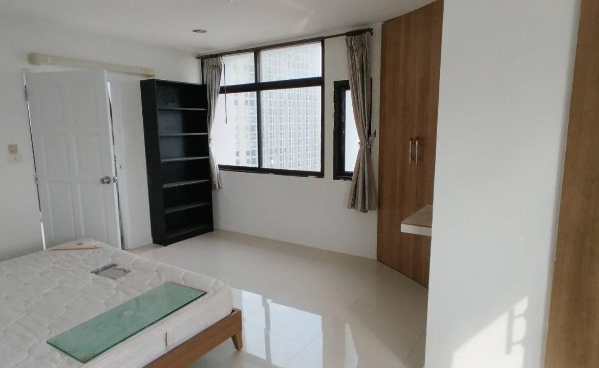 2 Bedrooms, 2 Bathrooms 97sqm size at J.C. Tower For Rent
