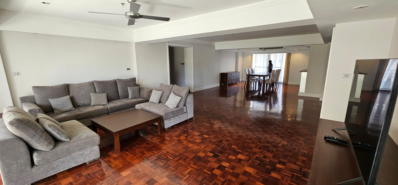 4 Bedrooms, 4 Bathrooms 300sqm size at Phirom Garden Residence For Rent 160, 000 THB/ Month