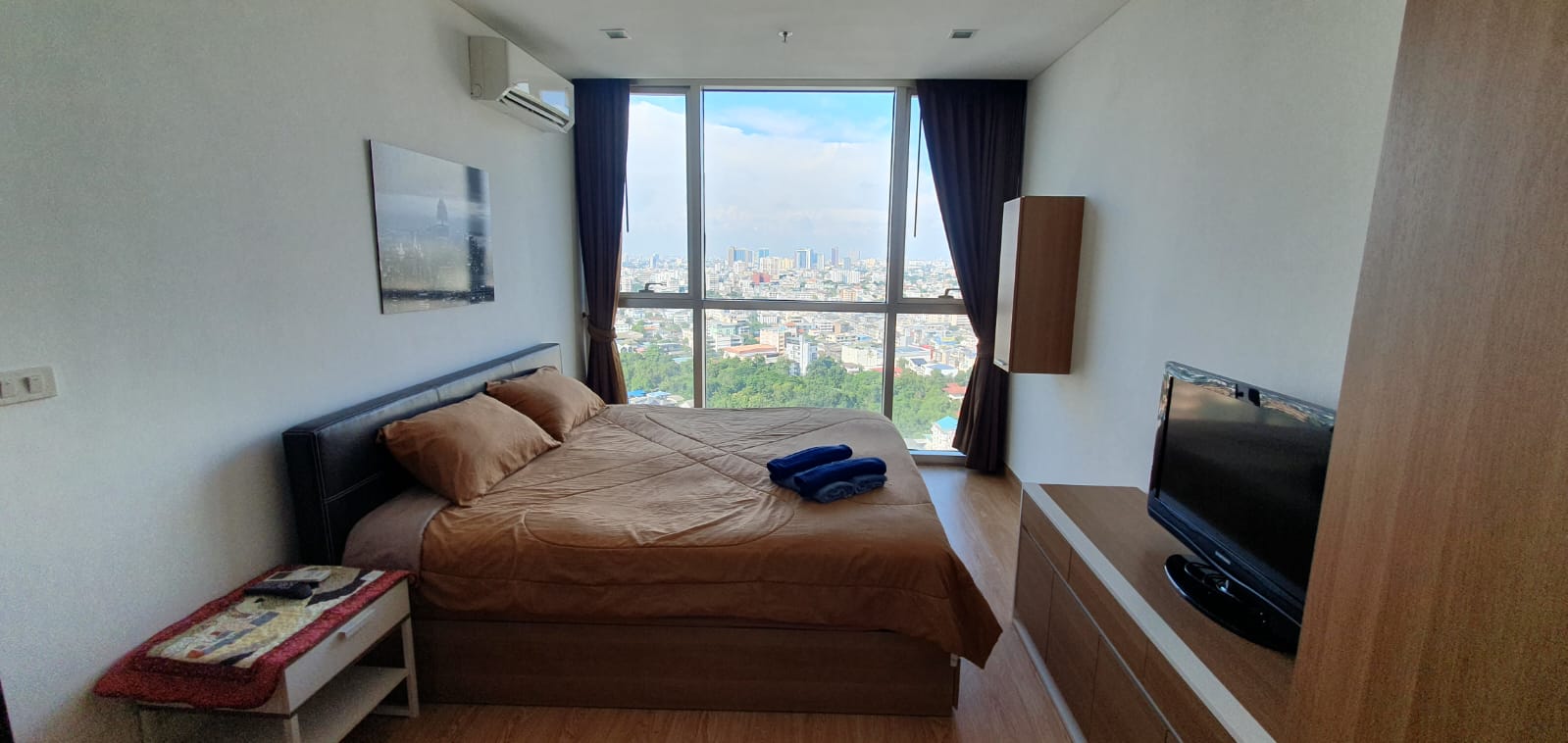 1 Bedroom, 1 Bathroom 55sqm size 25th Flr at Le Luk Condominium For Rent 23-25K/Month