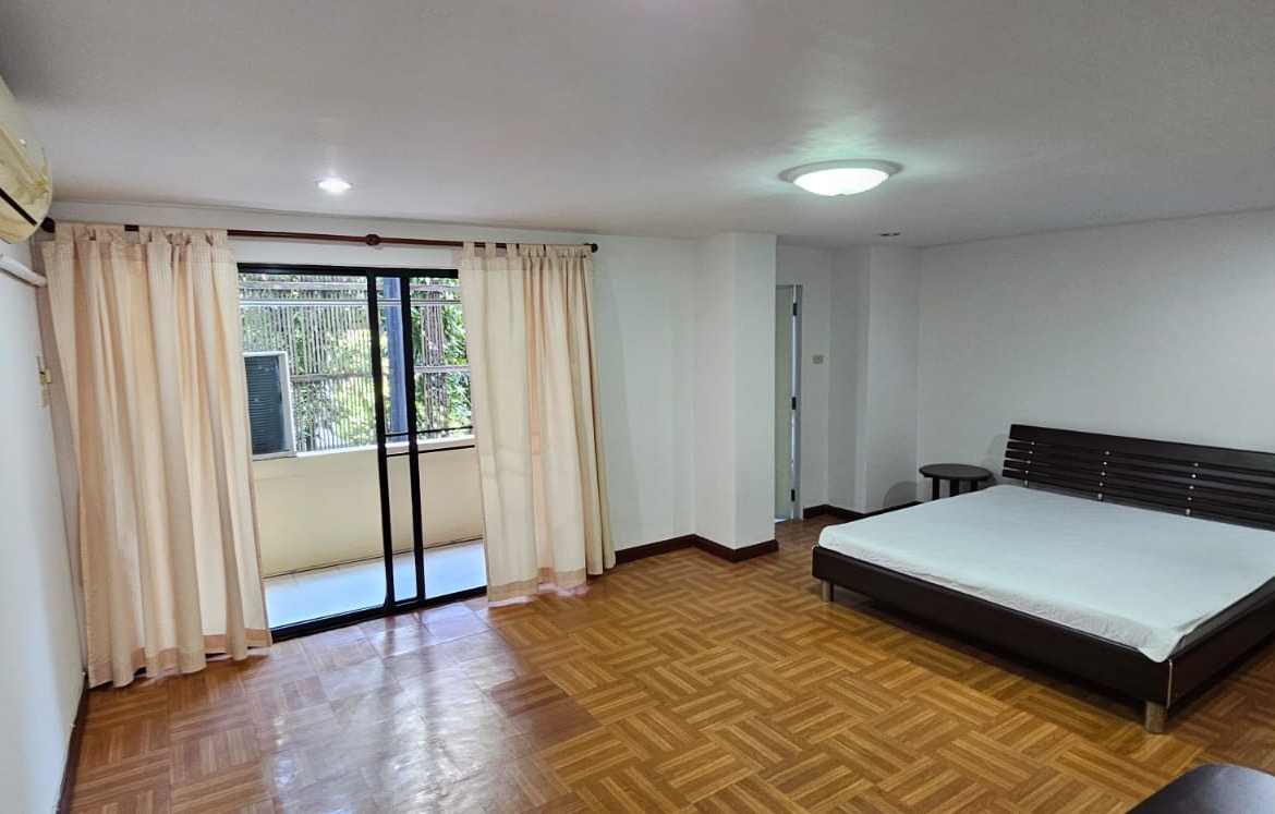 2 Bedrooms, 2 Bathrooms 100sqm size at Lin Court For Rent 30,000/Month