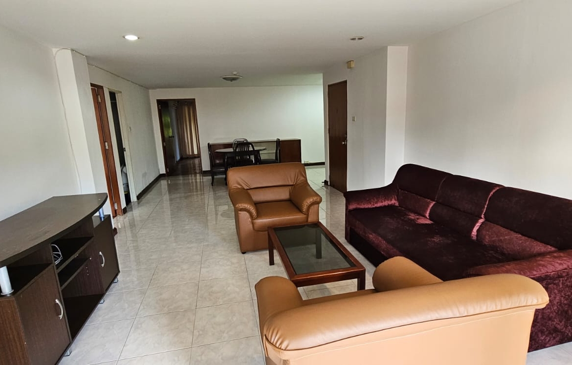 2 Bedrooms, 2 Bathrooms 100sqm size at Lin Court For Rent 30,000/Month