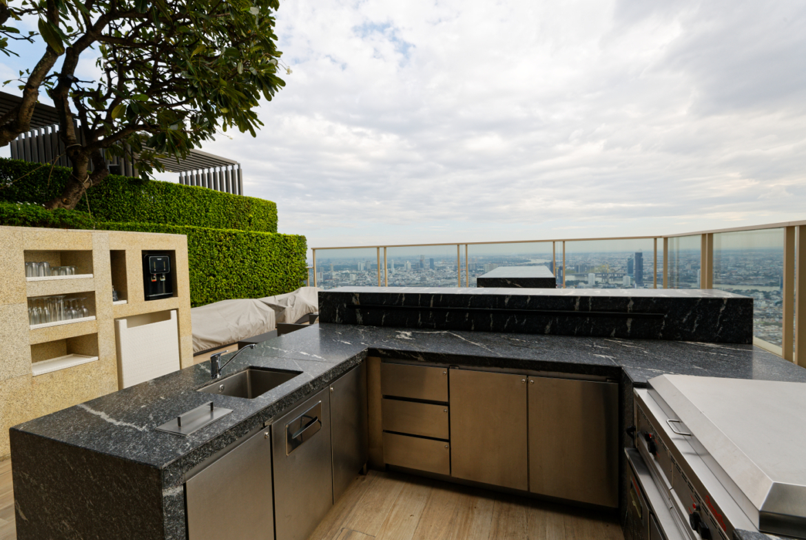 3 Bedrooms, 3 Bathrooms 194sqm 51st Flr at Four Seasons Private Residences For Sale 110MB