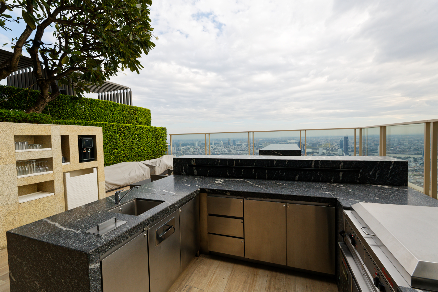 3 Bedrooms, 3 Bathrooms 194sqm 51st Flr at Four Seasons Private Residences For Sale 110MB