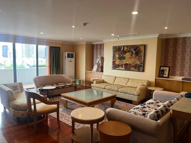 3 Bedrooms, 3 Bathrooms 350 sqm size at Oriental Towers For Rent 95K THB
