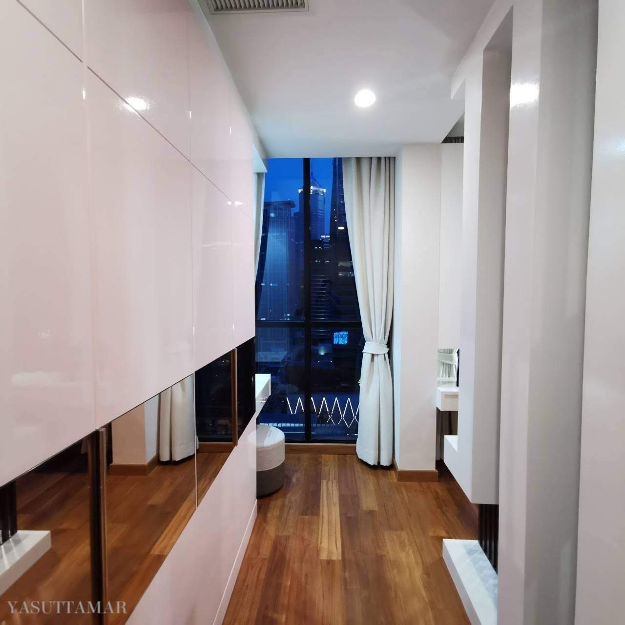 2 Bedroom, 1 Bathroom 70.54sqm size 15th Flr at Noble Ploenchit For Rent 80,000/Month