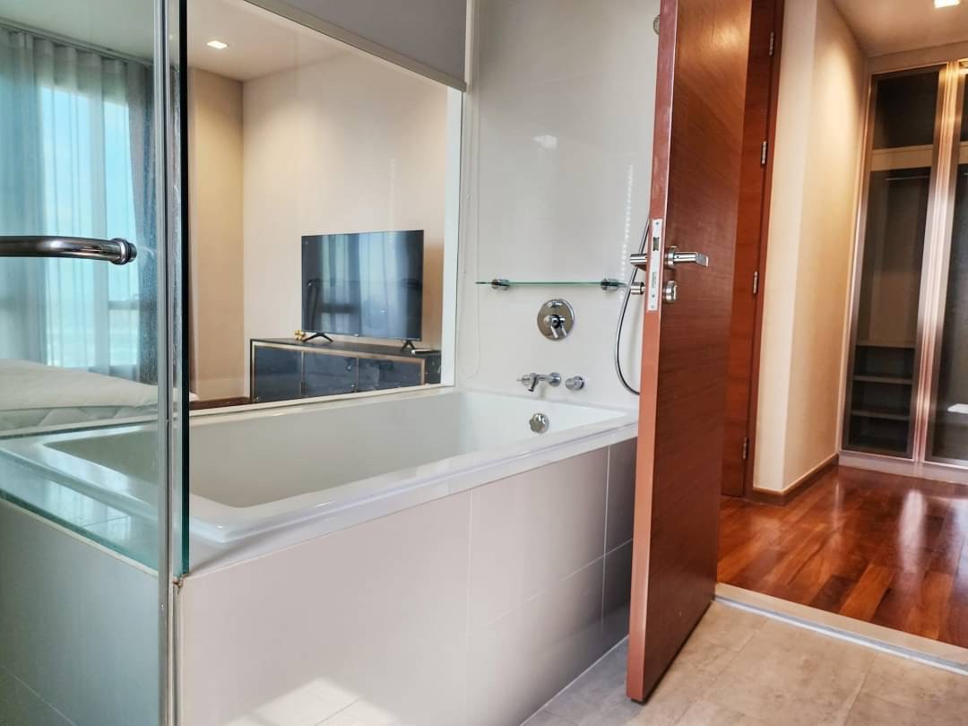3 Bedrooms, 3 Bathrooms 140sqm 29th Flr @Ashton Morph For Rent 100,000THB/Month