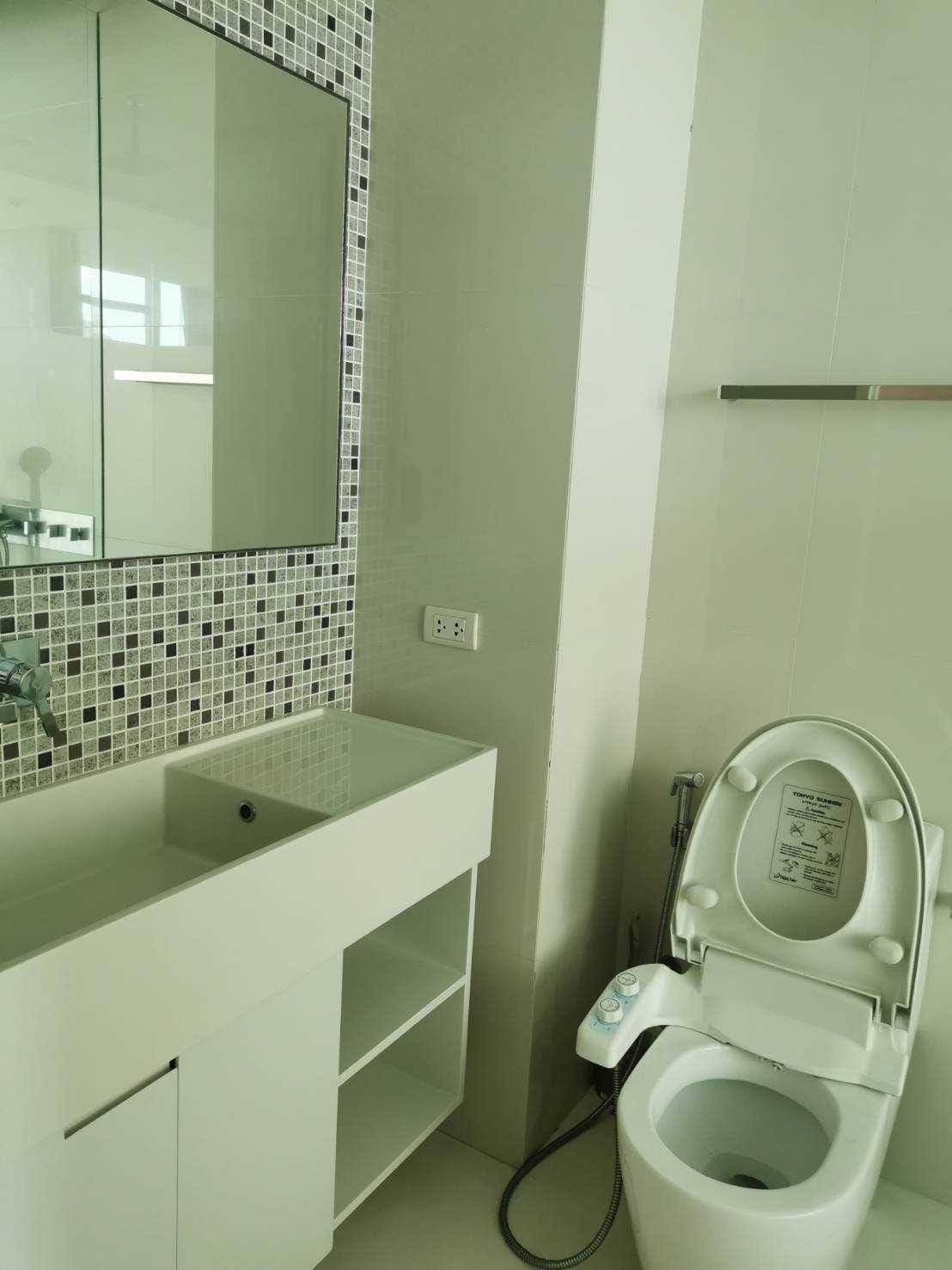 1 Bedroom, 1 Bathroom 50sqm 25th Flr @The Room Sukhumvit 21 For Rent 37,000/Month